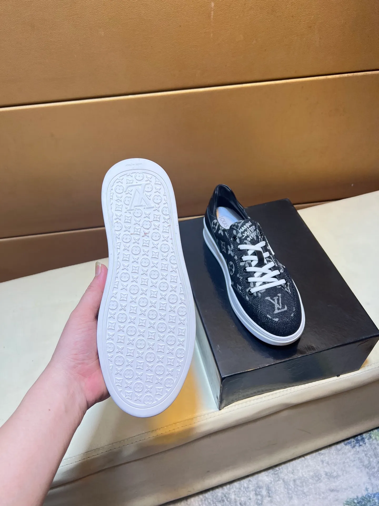 pp420💰👑👑《Louis vuitton/LV Louis Vuitton》original quality.~ Unique modern style sneakers. 🏃A must-have casual shoe for trendy men😍😍 Original brand imported from Italy, imported original leather, sheep lining (refuses to discolor and grind feet) Sole: Original sole provided by the original factory, French lazy style design ⚠️Fit to the feet, original quality, super comfortable original sole. It’s like shooting the real thing 🎬The real thing is better, high-quality sneakers, men’s shoe size: 38-44